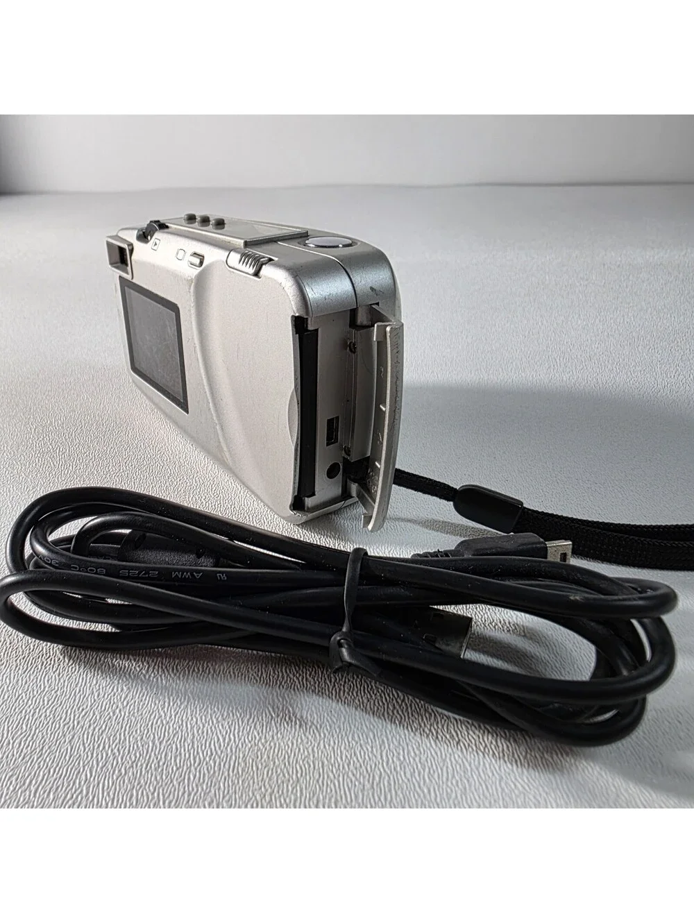 HP Photosmart 318 Silver LCD 2.3MP Digital Zoom Camera W/CF Card - Tested